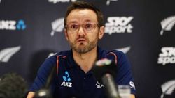 IPL 2021: ആര്‍സിബിയുടെ 'പവര്‍പ്ലേയര്‍' ആര്? യുവതാരത്തെ തിരഞ്ഞെടുത്ത് മൈക്ക് ഹെസന്‍