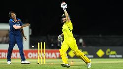 വിജയം ആഘോഷിച്ച് ഇന്ത്യ, ക്ലൈമാക്‌സില്‍ മാരക ട്വിസ്റ്റ്; ഓസീസ് വിജയം അവസാന പന്തില്‍