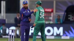 T20 world cup 2021: മുട്ടുകുത്തി രോഹിത്, നെഞ്ചത്ത് കൈവെച്ച് ബാബര്‍, വംശീയതക്കെതിരെ സന്ദേശം