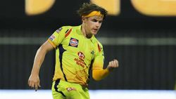 IPL 2021: സിഎസ്‌കെയ്ക്കും ഇംഗ്ലണ്ടിനും കറെന്റെ ഷോക്ക്, സീസണില്‍ ഇനിയില്ല, ലോകകപ്പും കളിക്കില്ല!