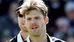 T20 World Cup: അങ്കം തുടങ്ങും മുമ്പ് ന്യൂസിലാന്‍ഡിന് പ്രഹരം, പ്രമുഖ പേസര്‍ ടീമിന് പുറത്ത്