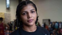 ഞാന്‍ മരിച്ചിട്ടില്ല!- വെടിയേറ്റ് കൊല്ലപ്പെട്ടുവെന്ന റിപ്പോര്‍ട്ടുകള്‍ തള്ളി ഗുസ്തി താരം നിഷ ദഹിയ