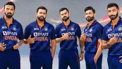 T20 World Cup 2021: 'ഇത് ശരിയായ രീതിയല്ല', ഇന്ത്യ ഓപ്പണര്‍മാരെ അമിതമായി ആശ്രയിക്കുന്നു- ആകാശ് ചോപ്ര