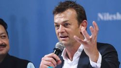 എന്റെ മകന്റെ ഹീറോ ഞാനല്ല, അത് കോലിയാണ്, എംആര്‍എഫ് ബാറ്റാണ് അവന് വേണ്ടത്- ഗില്‍ക്രിസ്റ്റ്