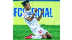 ISL 2021-22: ബ്ലാസ്‌റ്റേഴ്‌സിന്റെ തിരിച്ചുവരവ് പാളി, ബെംഗളൂരുവിന് മുന്നില്‍ കീഴടങ്ങി