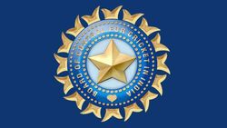 രഞ്ജി ട്രോഫിക്കു മേല്‍ വീണ്ടും കരിനിഴല്‍ വീഴ്ത്തി കൊവിഡ്, സീസണ്‍ നീട്ടിവച്ചു!