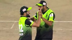 ക്യാച്ച് വിട്ടപ്പോള്‍ കരണത്തടി! റണ്ണൗട്ടിന് കെട്ടിപ്പിടിച്ച് അഭിനന്ദനവും- റൗഫിനെതിരേ ആരാധകരോഷം