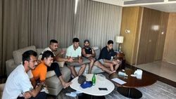 ലേലം പൊടിപൊടിക്കുന്നു, ഒന്നിച്ചിരുന്ന് കണ്ട് ഇന്ത്യന്‍ താരങ്ങള്‍, ചിത്രം പങ്കുവെച്ച് രോഹിത്