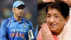 'ഇപ്പോള്‍ അങ്ങനെ ചിന്തിക്കരുത്', ലതാ മങ്കേഷ്‌ക്കര്‍ അന്ന് ധോണിയോട് പറഞ്ഞത്, വൈറല്‍ ട്വീറ്റ്