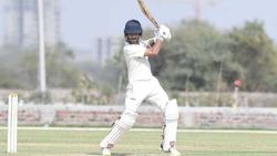 Ranji trophy: ദുബേയ്ക്കു ഡബിള്‍, രജതിന് സെഞ്ച്വറി- മധ്യപ്രദേശിനെതിരേ കേരളം പരുങ്ങലില്‍