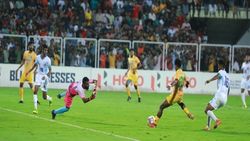 സന്തോഷ് ട്രോഫി: 'രണ്ടില്‍ രണ്ട്', ബംഗാളിനെ 2-0ന് തുരത്തി കേരളം