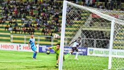 സന്തോഷ് ട്രോഫി: ഒറ്റയടിയില്‍ ചാംപ്യന്‍മാരെ വീഴ്ത്തി കര്‍ണാടക, സര്‍വീസസ് പുറത്തേക്ക്