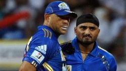 'കെട്ടിപ്പിടിച്ചു, മാപ്പ് പറഞ്ഞു', സൈമണ്‍സുമായുള്ള പ്രശ്‌നം തീര്‍ത്തതിനെക്കുറിച്ച് ഹര്‍ഭജന്‍