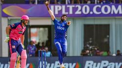 IPL 2022: 19ാം ഓവറില്‍ കൂടുതല്‍ വിക്കറ്റ്, ഭുവിക്കൊപ്പമെത്തി ബുംറ, ചരിത്ര നേട്ടം