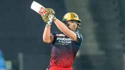 IPL 2022: റാവത്തിനു ഫിഫ്റ്റി, ആര്‍സിബി നേടി- മുംബൈയ്ക്കു തോല്‍വി തന്നെ