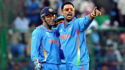 ധോണി ജനലില്‍ മുട്ടി!, ഫൈനലില്‍ യുവിക്കു മുമ്പ് ബാറ്റ് ചെയ്തതിനെക്കുറിച്ച് മുന്‍ കോച്ച്