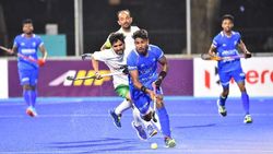 Asia cup hockey: ഇന്ത്യ- പാക് പോര് ബലാബലം, 1-1നു സമനിലയില്‍