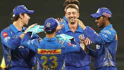 IPL 2022: ചാംപ്യന്‍മാരുടെ വഴി മുടക്കി മുംബൈ, ചെന്നൈയും പ്ലേഓഫ് കാണാതെ പുറത്ത്