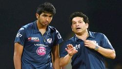 സഹതാരം ജനിക്കുന്നതിന് മുമ്പ് അരങ്ങേറി, ഇങ്ങനെയും ചിലരുണ്ട്, അഞ്ച് ഇതിഹാസങ്ങളിതാ