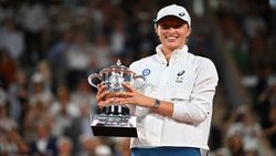 French Open 2022: ഫൈനലില്‍ കോകോ വീണു, വനിതാ സിംഗിള്‍സ് റാണിയായി ഇഗാ ഷ്വാന്‍ടെക്