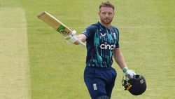 ഹമ്മോ...എന്തൊരടി, ലോക റെക്കോഡ് ടീം സ്‌കോറുമായി ഇംഗ്ലണ്ട്, ബാറ്റിങ് പൂരവുമായി ബട്‌ലര്‍