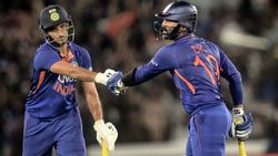 IND vs SA: ഡികെയ്ക്കു മുമ്പ് അക്ഷറോ? അതു മണ്ടത്തരം, തുറന്നടിച്ച് ചോപ്ര