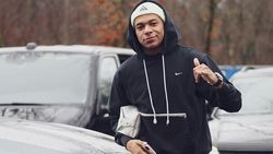 എംബാപെയുടെ വീട്ടുമുറ്റത്ത് ലക്ഷ്വറി കാറുകളുടെ നീണ്ടനിര, ഫെറാറി മുതല്‍ റേഞ്ച് റോവര്‍ വരെ!