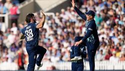 IND vs ENG: ഇംഗ്ലണ്ടിന്റെ ബുംറയായി ടോപ്പ്‌ലേ!, ഇന്ത്യക്കു ദയനീയ തോല്‍വി