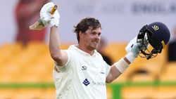 '410 നോട്ടൗട്ട്', ലാറക്ക് ശേഷം ചരിത്രമെഴുതി സാം, പക്ഷെ ലോക റെക്കോഡില്ല!, അത് മറ്റൊരാള്‍ക്ക്