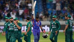 IND vs PAK: 'ഇതൊക്കെ എന്ത്', ഇന്ത്യയുടെ ഒറ്റയാന്‍, ഹര്‍ദിക്ക് ഷോയുടെ ത്രില്ലില്‍ ഫാന്‍സ്