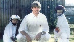 അച്ഛന്‍ കളിച്ചത് ഒരു രാജ്യത്തിനായി, മകന്‍ കളിക്കുന്നത് മറ്റൊരു രാജ്യത്തിനായി, ഇവരെ അറിയാമോ?