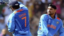 '3 ഓവറില്‍ ജയിക്കാന്‍ 30 റണ്‍സ്, ഞാന്‍ ധോണിയോട് പന്ത് ആവിശ്യപ്പെട്ടു', വെളിപ്പെടുത്തി ഭാജി