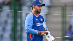 Asia Cup 2022: എവിടെ റിഷഭ്? ഇന്ത്യന്‍ ടീം കണ്ട് ആരാധകര്‍ ഞെട്ടി! കാരണം പറഞ്ഞ് രോഹിത്