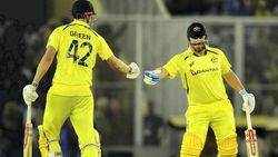 IND vs AUS: ദുരന്തമായി വീണ്ടും ബൗളിങ്, കംഗാരുക്കളുടെ അടിയേറ്റ് ഇന്ത്യ വീണു!