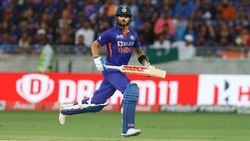 Asia Cup 2022: കിങ് ഈസ് ബാക്ക്! രോഹിത് താഴേക്കു വീണു, ഒപ്പം ദ്രാവിഡും- ഇരട്ടനേട്ടം