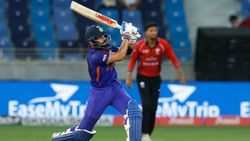 ഫിനിഷിങില്‍ കോലിക്കെന്ത് കാര്യം? ഇനി ചോദിക്കരുത്! ധോണിക്കു തൊട്ടരികെ