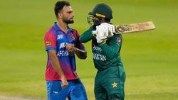 Asia Cup 2022: ആസിഫ് അലി ഹീറോയല്ല, വില്ലന്‍; ഇടിച്ചു, ബാറ്റ് കൊണ്ട് തല്ലാന്‍ നോക്കി!