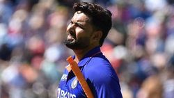 IND vs NZ: റിഷഭ് വീണ്ടും ഫ്‌ളോപ്പ്, മോശം ഷോട്ട് കളിച്ച് പുറത്ത്, ട്രന്റിങ്ങായി സഞ്ജു