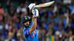 T20 World Cup2022: രാജാവ് വേട്ട തുടരുന്നു!, വമ്പന്‍ റെക്കോഡുകള്‍ പേരിലാക്കി കോലി, അറിയാം