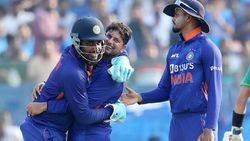 IND vs SA: കറക്കി വീഴ്ത്തി കുല്‍ദീപ്, മിന്നിച്ച് ഗില്‍, ത്രില്ലിങ് ജയത്തോടെ പരമ്പര നേടി ഇന്ത്യ