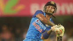 Ind Vs Sa T20 : വെടിക്കെട്ട് ഫിഫ്റ്റി, പിന്നാലെ റെക്കോഡുകളുടെ പെരുമഴ, 'സൂര്യ ഓണ്‍ ഫയര്‍'