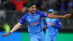 IND vs NZ: അര്‍ഷ്ദീപിനെ ഇന്ത്യ ഏകദിനത്തില്‍ കളിപ്പിക്കരുത്! കാരണം പറഞ്ഞ് മുന്‍ താരം