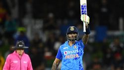 IND vs NZ: കത്തിക്കയറി സൂര്യ, മിന്നല്‍ സെഞ്ച്വറി! ഹിറ്റ്മാന്റെ വമ്പന്‍ റെക്കോര്‍ഡിനൊപ്പം