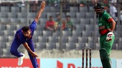 IND vs BAN: 'ജമ്മു എക്‌സ്പ്രസ്', കണ്ണടച്ച് തുറക്കും മുമ്പ് ഷാന്റോ ക്ലീന്‍ബൗള്‍ഡ്, ഉമ്രാന്‍ 'തീ'