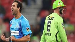 BBL:അഞ്ച് പേര്‍ ഡെക്ക്, 5.5 ഓവറില്‍ 15 റണ്‍സിന് ഓള്‍ഔട്ട്, നാണംകെട്ട് സിഡ്‌നി തണ്ടര്‍