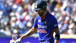 IND vs BAN: കഴിഞ്ഞ ഏഴിന്നിങ്‌സിലും 20 പോലുമില്ല, കോലിയെ രക്ഷിക്കാന്‍ ഇനി ബാബറിനേ കഴിയൂ!