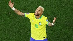 FIFA World Cup 2022: റഫറിയെ 'കൂട്ടുപിടിച്ച്' നെയ്മര്‍, ബോള്‍ റാഞ്ചി, അമ്പരന്ന് കൊറിയക്കാര്‍