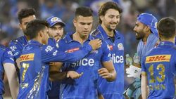 IPL 2023: അര്‍ജുനെ തിരിച്ചുവിളിക്കൂ, ആര്‍സിബിയെ വീഴ്ത്താന്‍ മുംബൈ ടീമില്‍ 3 മാറ്റം വേണം