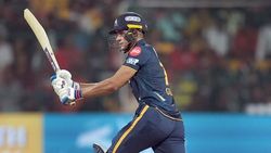 IPL 2023: കിങ് കോലിയെ വീഴ്ത്തി പ്രിന്‍സ് ഗില്‍! ആര്‍സിബി ഔട്ട്; മുംബൈ പ്ലേഓഫില്‍