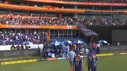 IPL 2023: ഗംഭീറിനോട് കലിപ്പ്, ലഖ്‌നൗ ഡഗൗട്ടിലേക്ക് കുപ്പിയേറ്! കോലിയോട് മുട്ടാന്‍ നില്‍ക്കരുത്